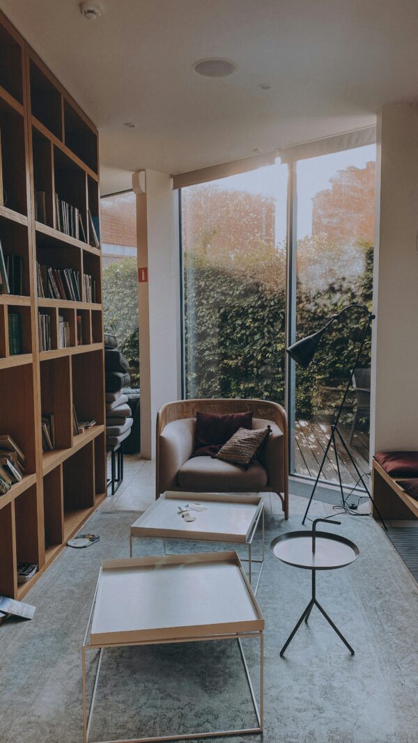 Nestandartiniai įstaigų baldai – biurai, grožio salonai, klinikos, restoranai